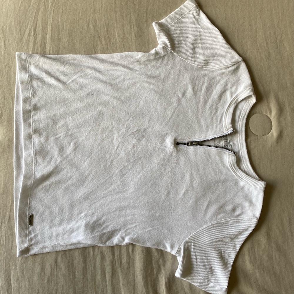 holister white top with a zipper